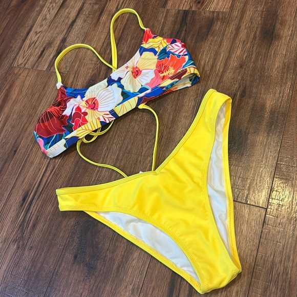 Cupshe two piece bikini - Picture 1 of 3